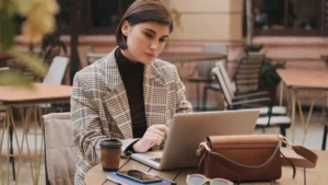 30 Low-Risk Businesses to Start: Make Up to $10k/Month in 2026 low-risk business
